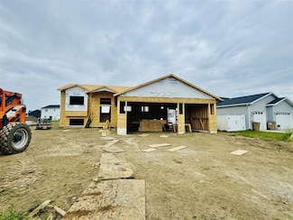 138 Mulberry Loop, Minot, ND 58703