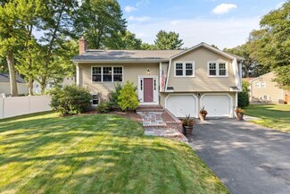 1 Squire Ct, East Walpole, MA 02032