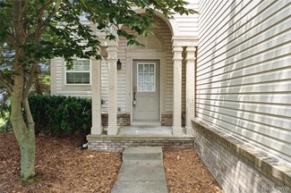 10074 Pond View Trail Unit 210, Holly, MI 48442