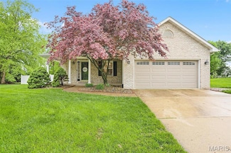 168 Crystal Gate Ln, Glen Carbon, IL 62034