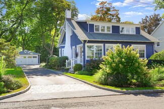 10 Edgewater Dr, Old Greenwich, CT 06870