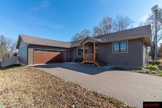 1801 1801 N 3rd St, St. Peter, MN 56082