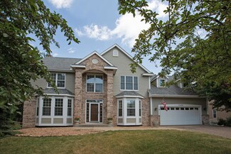 2480 Pond Cir E, Saint Paul, MN 55120