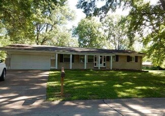 1517 Crossett Dr, Saint Louis, MO 63138
