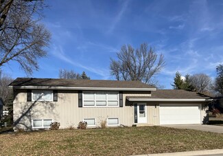 616 18th St, Windom, MN 56101