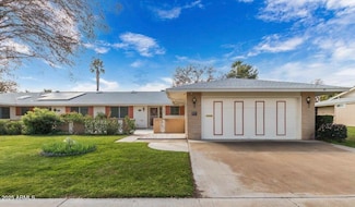 10207 W Kingswood Cir, Sun City, AZ 85351
