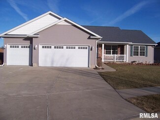 944 17th Ave, Silvis, IL 61282