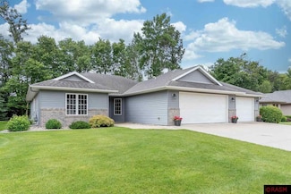 125 125 Crystal Ln, Mankato, MN 56001