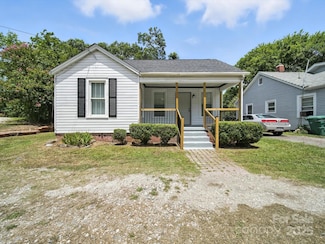 187 1/2 W End St, Chester, SC 29706