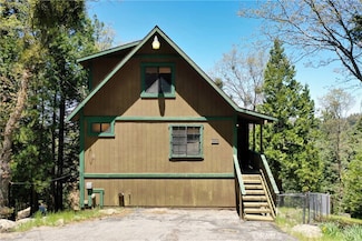 24950 Highland Dr, Crestline, CA 92325