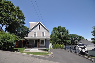 7 Clifton Ave, Saugus, MA 01906