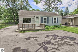 862 Carver St, Traverse City, MI 49686