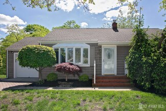 43 Maplewood Ave, Colonia, NJ 07067