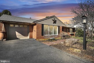 12 Mimosa Dr, Mechanicsburg, PA 17055
