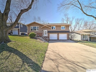 15019 Douglas Cir, Omaha, NE 68154
