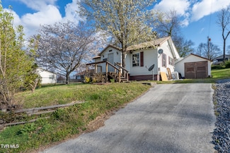 1208 E Sullivan Ct, Kingsport, TN 37664