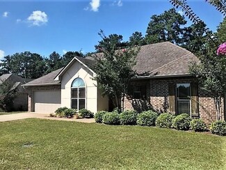 420 Ocho Rios Dr, Pineville, LA 71360