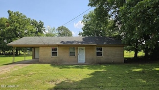 210 Ford St, Como, MS 38619