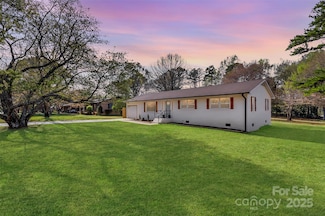 1315 Vickie Ln, Matthews, NC 28104