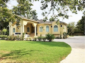 904 Hill Rd, Houston, TX 77037