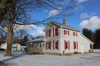 88 Pleasant St, Saranac, MI 48881