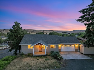 340 NE 7th St, Dufur, OR 97021