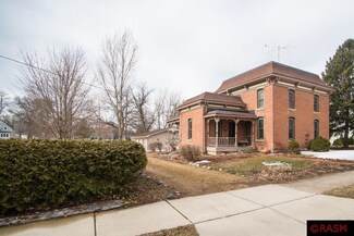 412 E Humphrey St, Lake Crystal, MN 56055
