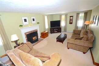 5 Old Farm Ln, Rochester, MA 02770