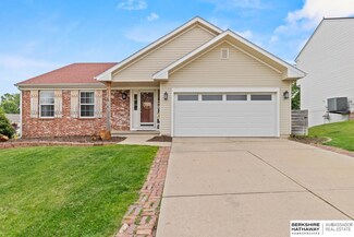 16325 Erskine St, Omaha, NE 68116