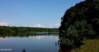 318 Port Madison Dr, Loudon, TN 37774