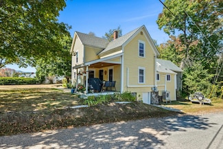 29 Washington St, Gorham, NH 03581