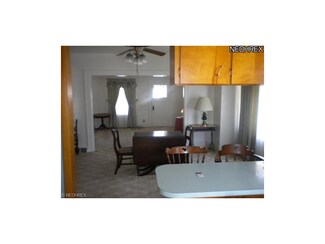 587 W Oregon Ave, Sebring, OH 44672