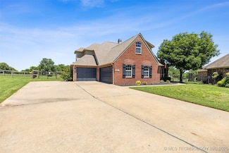2911 N 17th St, Broken Arrow, OK 74012