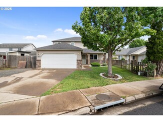 3818 Longridge Dr, Springfield, OR 97478