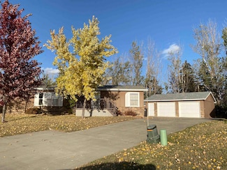 302 6th St SW, Surrey, ND 58785