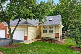 1909 King Arthur Ct, Saint Louis, MO 63146