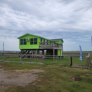 814 Monument Dr, Surfside Beach, TX 77541