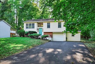 55 Berkshire Dr, East Greenbush, NY 12061