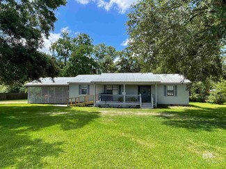 19820 Oakdale Ln, Robertsdale, AL 36567