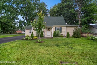 17 Jennifer Rd, Schenectady, NY 12302
