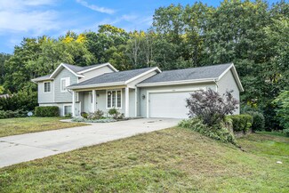 14001 Ridgewood Dr, Holland, MI 49424