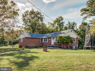 4220 Pine Ln, Alexandria, VA 22312