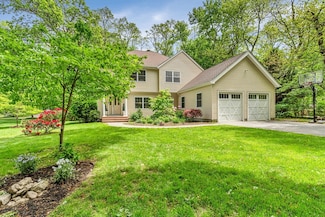 121 Shade St, Lexington, MA 02421