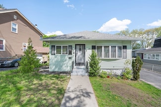 18 Gordon St, Worcester, MA 01604