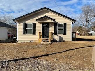 819 N Adams St, Nevada, MO 64772