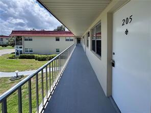 12 Vista Palm Ln Unit 205, Vero Beach, FL 32962