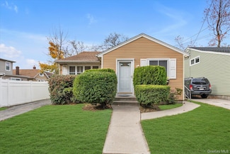 732 128th St, College Point, NY 11356