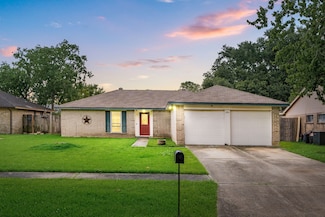 2814 Mayflower Landing Ct, Webster, TX 77598