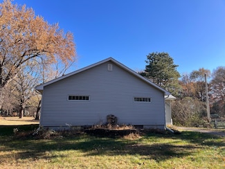 8461 Groveland Rd, New Brighton, MN 55112