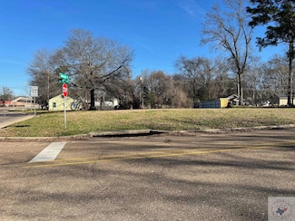 1524 W 9th St, Texarkana, TX 75501